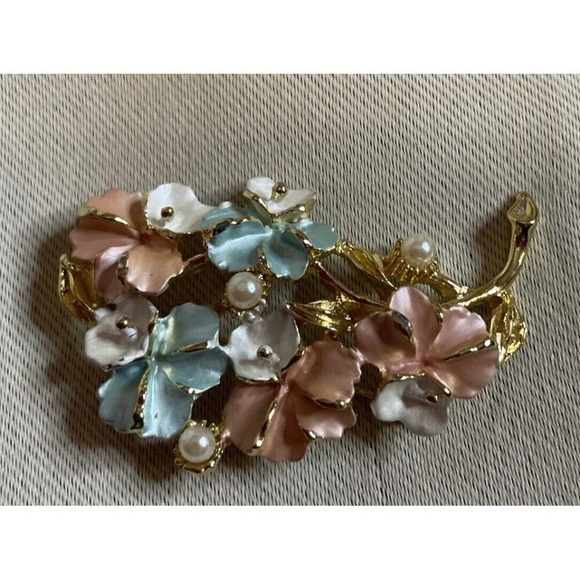 Pastel Enamel Violets Floral Flower Gold Tone Pink Blue Faux Pearls Brooch‎ Pin - Picture 3 of 5